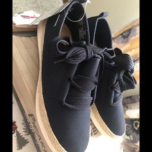 Bearpaw shoes brand new